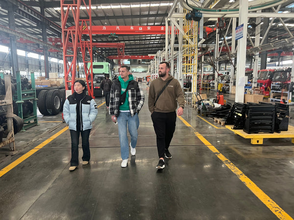 Overseas Clients Tour Shenbai Special Trucks Manufacturing Facility in Suizhou, Hubei