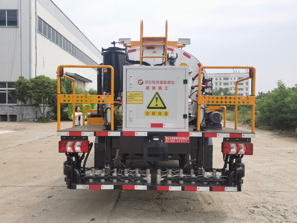 JAC 7.5T Asphalt Distributor Truck