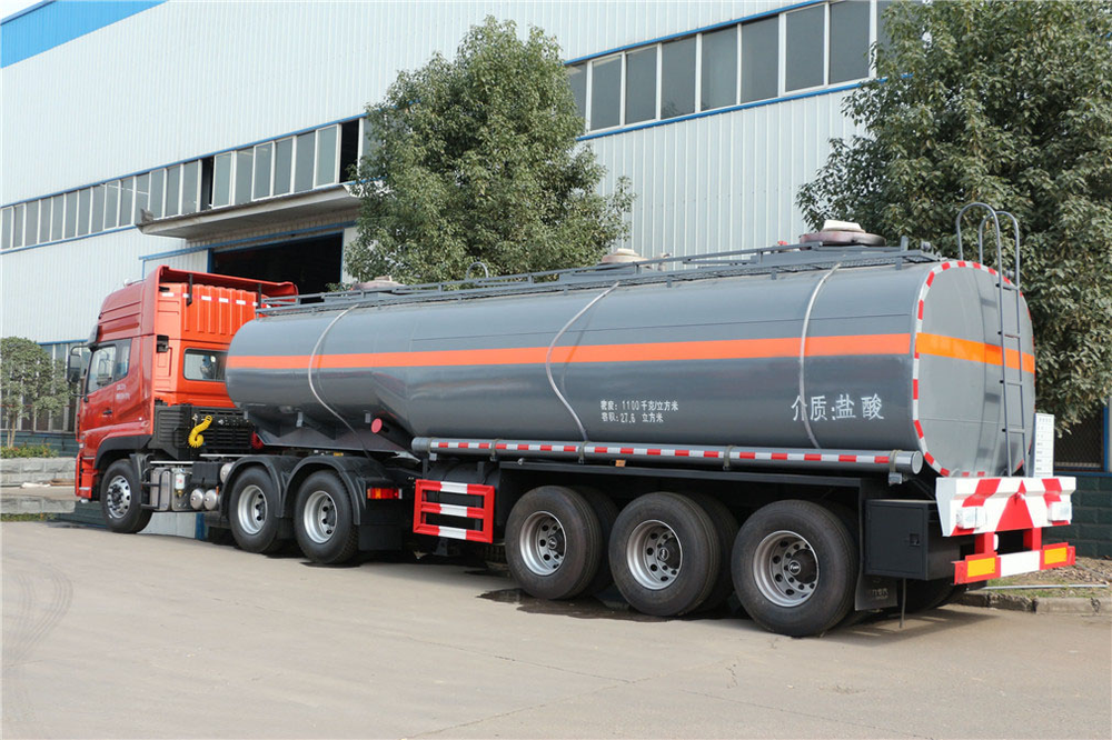 Model CLW9401GFW Tank Semi-Trailer for Corrosive Goods Transportation