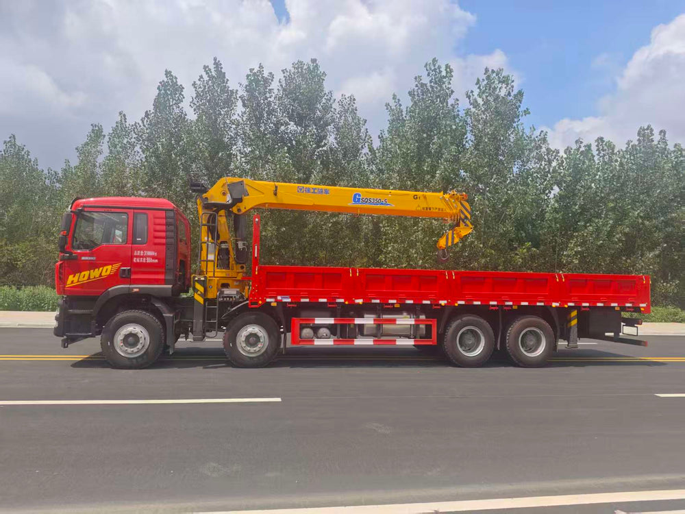 Howo 8×4 with Weichai 8T engine, 380 horsepower - XCMG 14-ton 5-section boom crane